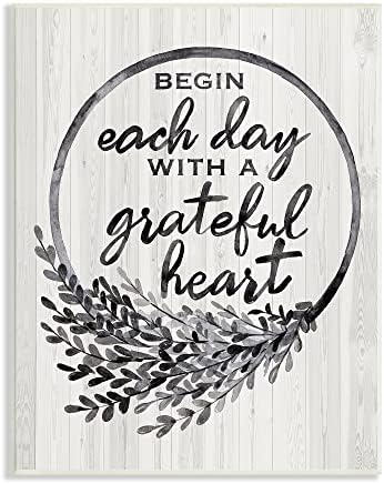 Stupell Industries Grateful Heart Vintage Country Wreath Wall Plaque 13x19 Grey