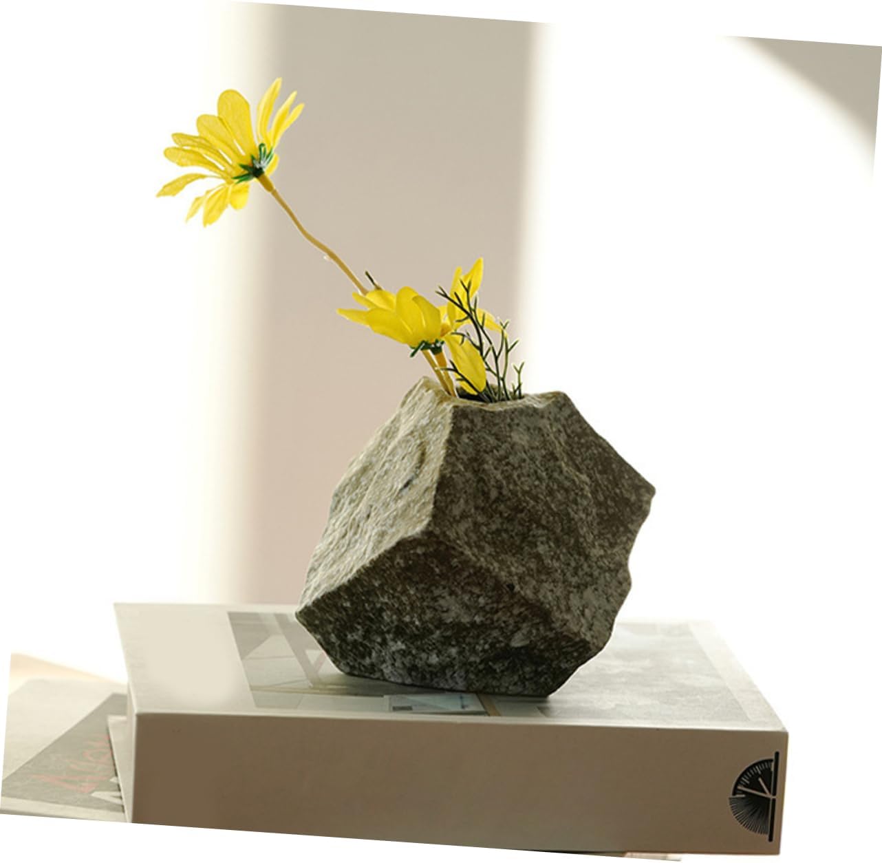 ERINGOGO Artistic Ceramic Vase for Decor Modern Aesthetic Flower Arrangement