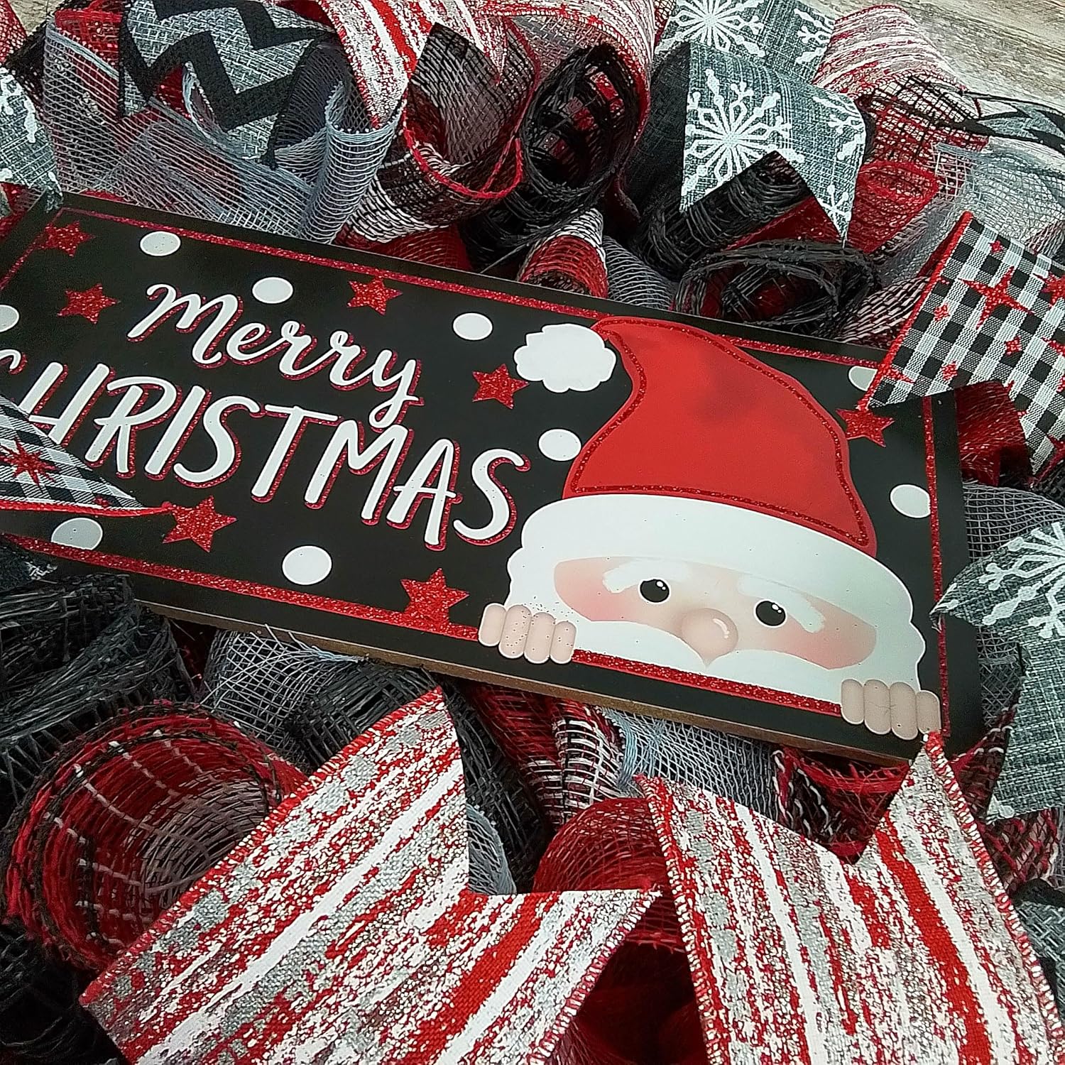Peeking Santa Wreath with Christmas Mesh Design